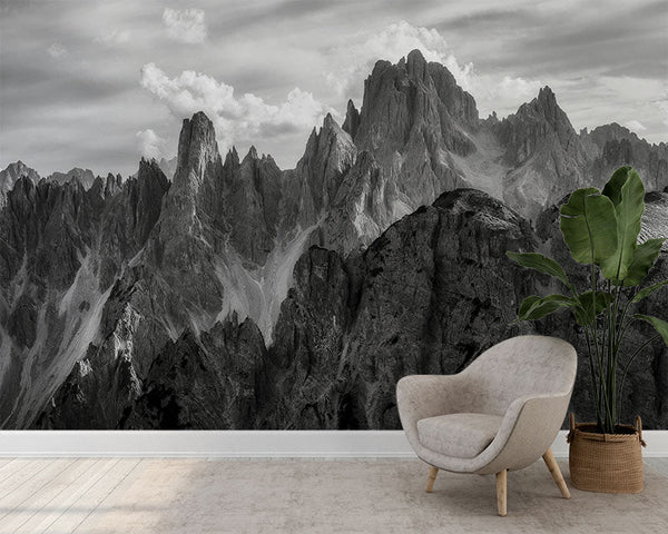 Montañas Rocosas con desafiantes picos en blanco y negro