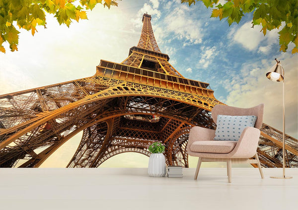 Esplendor otoñal en París: La majestuosa Torre Eiffel